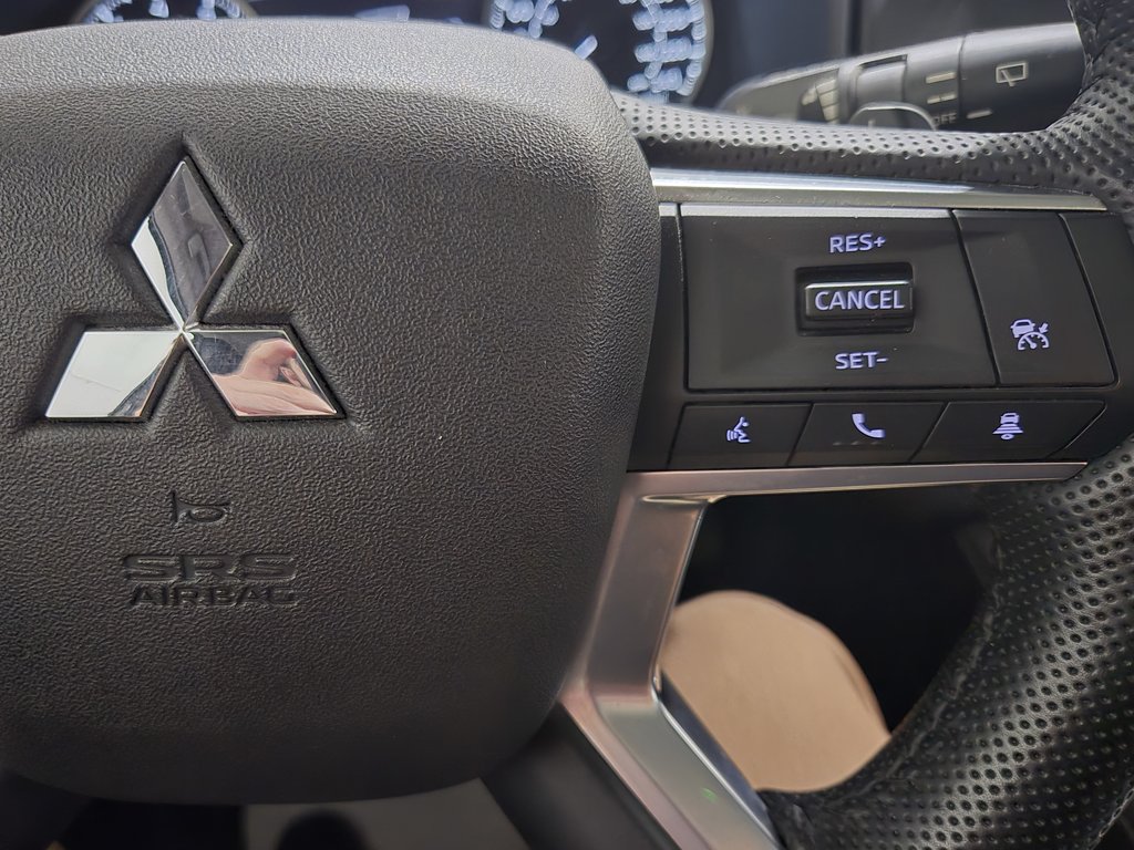 2022 Mitsubishi Outlander LE 7 Passagers Toit Panoramique Navigation AWD in Terrebonne, Quebec - 12 - w1024h768px