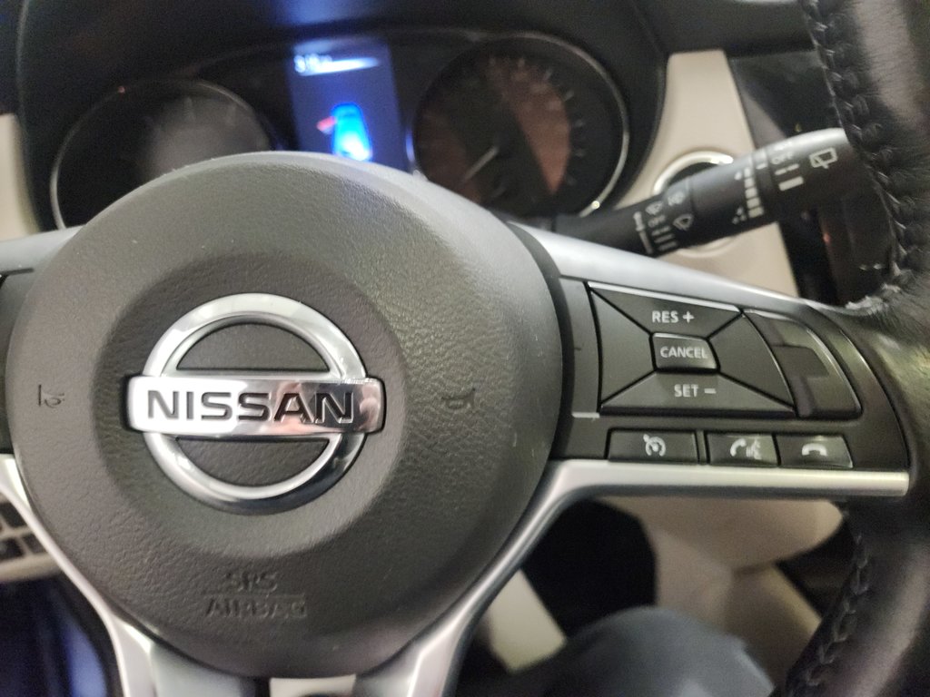 Nissan Qashqai SV Toit Ouvrant AWD Caméra De Recul 2017 à Terrebonne, Québec - 12 - w1024h768px