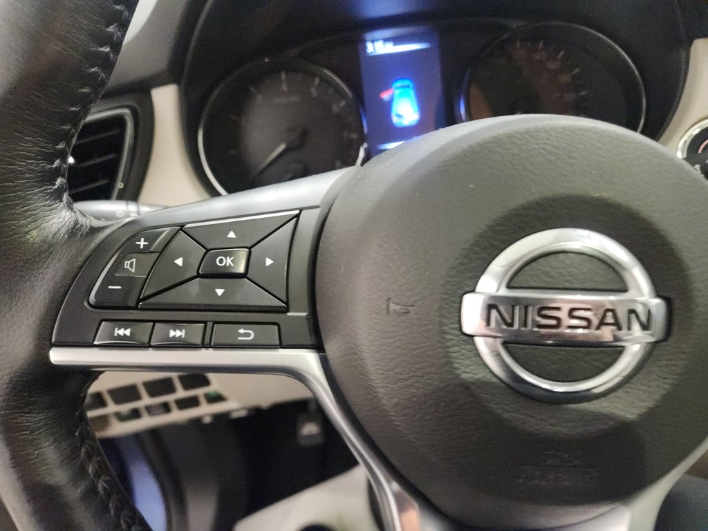 2017 Nissan Qashqai SV Toit Ouvrant AWD Caméra De Recul in Terrebonne, Quebec - 11 - w1024h768px