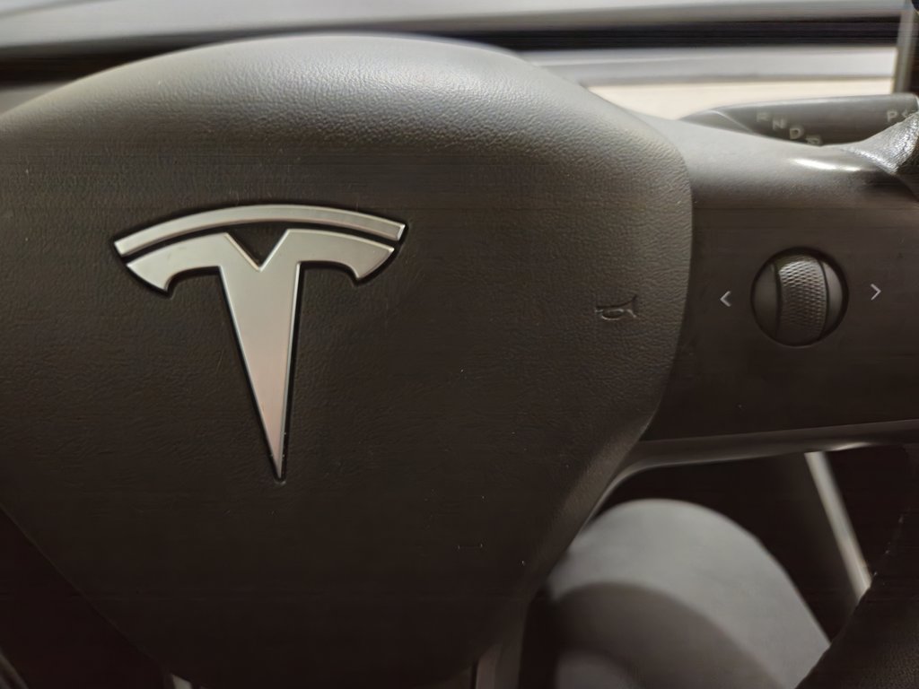 Tesla Model Y Long Range AWD Toit Vitré Cuir 2021 à Terrebonne, Québec - 11 - w1024h768px