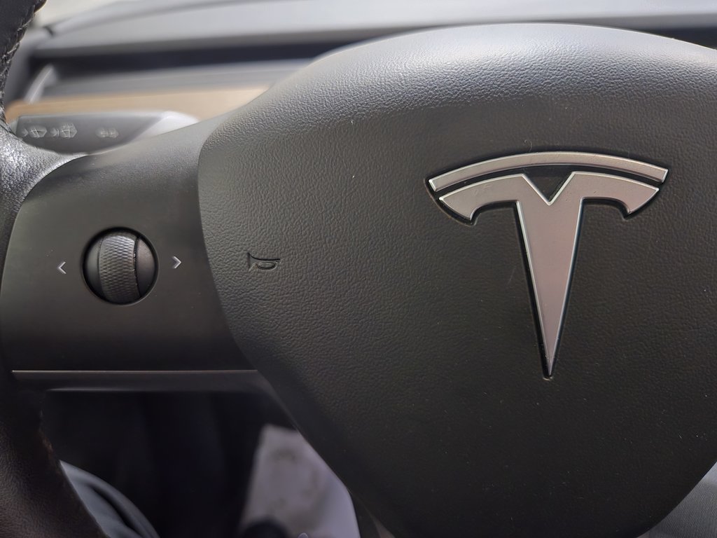 Tesla Model Y Long Range AWD Toit Vitré Cuir 2021 à Terrebonne, Québec - 9 - w1024h768px