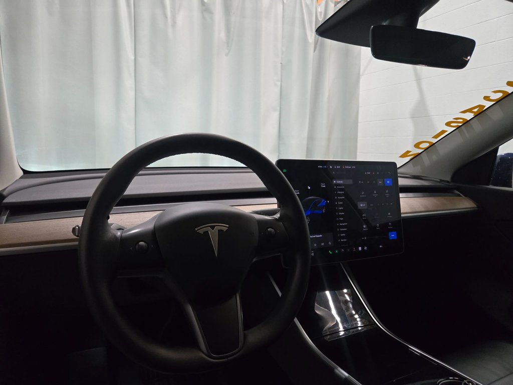 Tesla Model Y Long Range AWD Toit Vitré Cuir 2021 à Terrebonne, Québec - 15 - w1024h768px