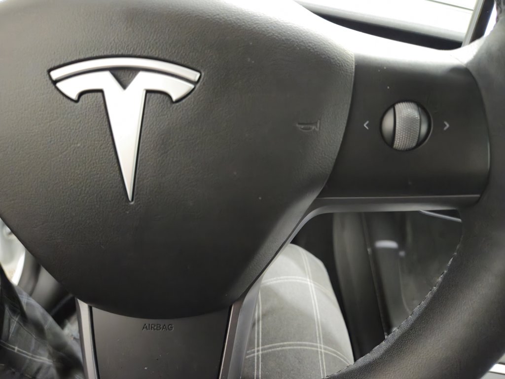 2022 Tesla Model Y Long Range AWD caméra 360 in Terrebonne, Quebec - 11 - w1024h768px