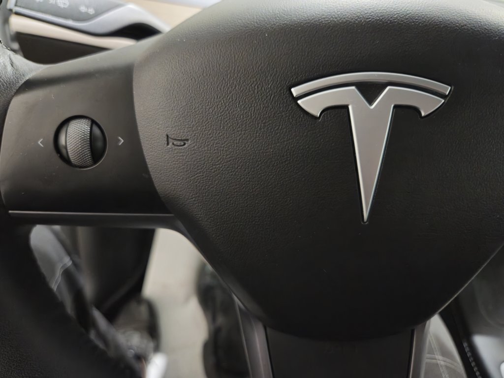 2022 Tesla Model Y Long Range AWD caméra 360 in Terrebonne, Quebec - 9 - w1024h768px