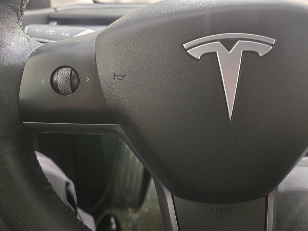 Tesla Model Y Long Range AWD caméra 360 2023 à Terrebonne, Québec - 10 - w1024h768px