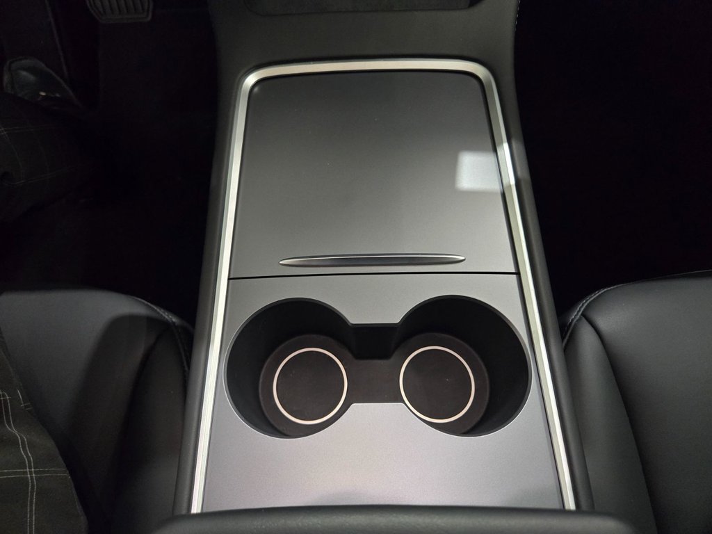 Tesla Model Y Long Range AWD Toit Panoramique Cuir 2024 à Terrebonne, Québec - 16 - w1024h768px