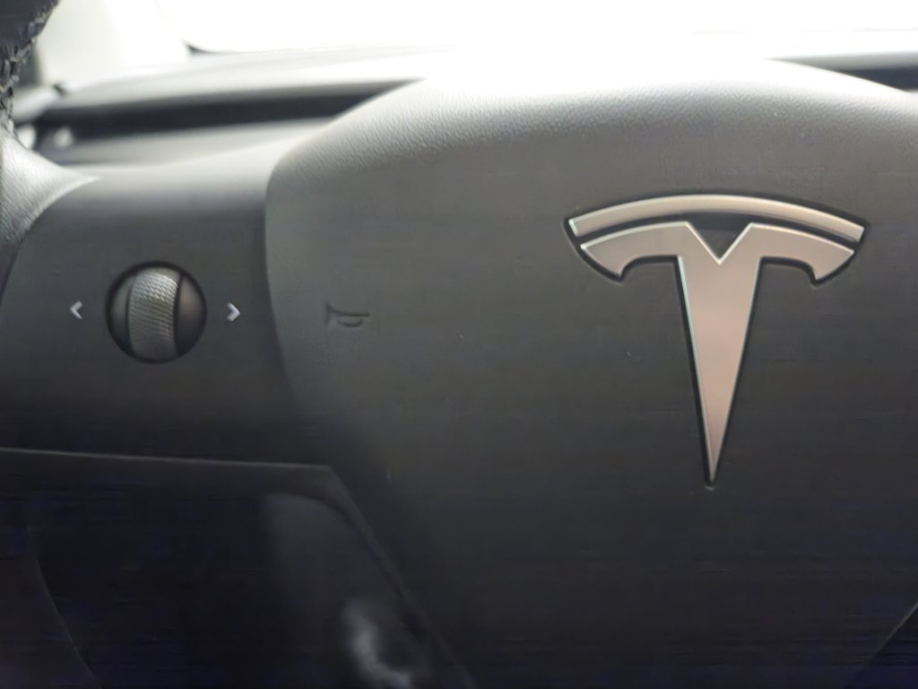 Tesla Model Y Long Range AWD Toit Panoramique Cuir 2024 à Terrebonne, Québec - 11 - w1024h768px