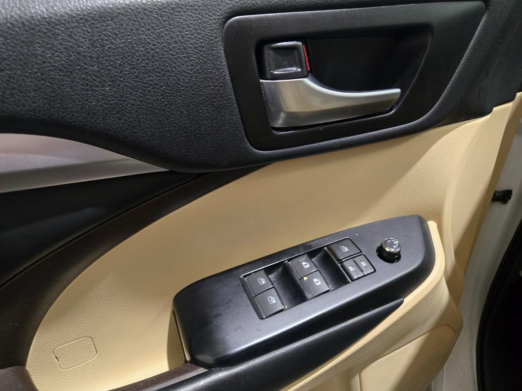 Toyota Highlander XLE AWD Toit Ouvrant Cuir 2019 à Terrebonne, Québec - 8 - w1024h768px
