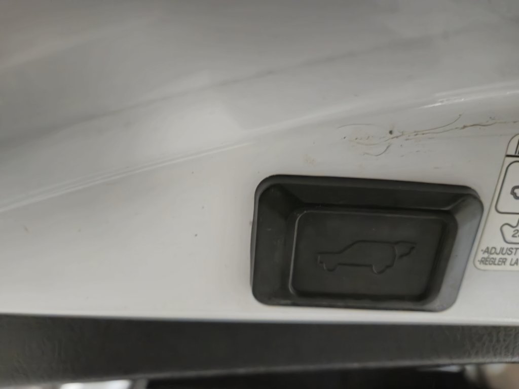 2016 Toyota RAV4 Hybrid XLE Toit Ouvrant in Terrebonne, Quebec - 9 - w1024h768px