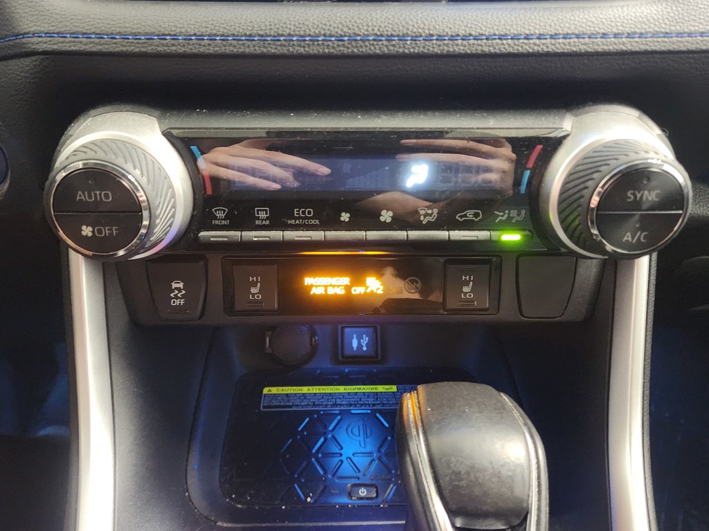 2019 Toyota RAV4 Hybrid XLE Cuir Toit Ouvrant AWD in Terrebonne, Quebec - 19 - w1024h768px