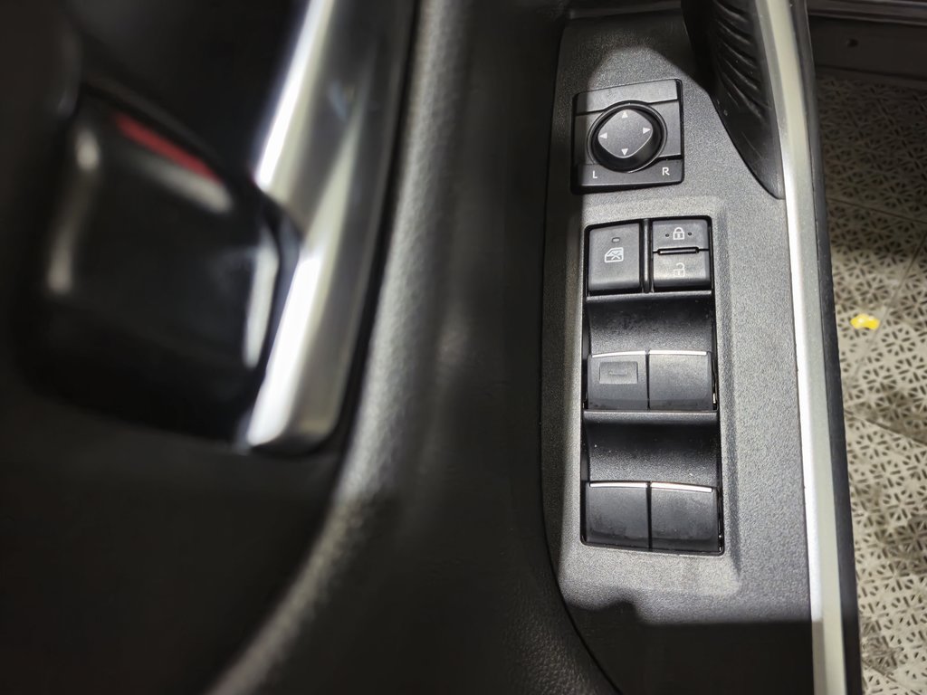 2021 Toyota RAV4 Limited AWD Toit Ouvrant Cuir Navigation in Terrebonne, Quebec - 8 - w1024h768px