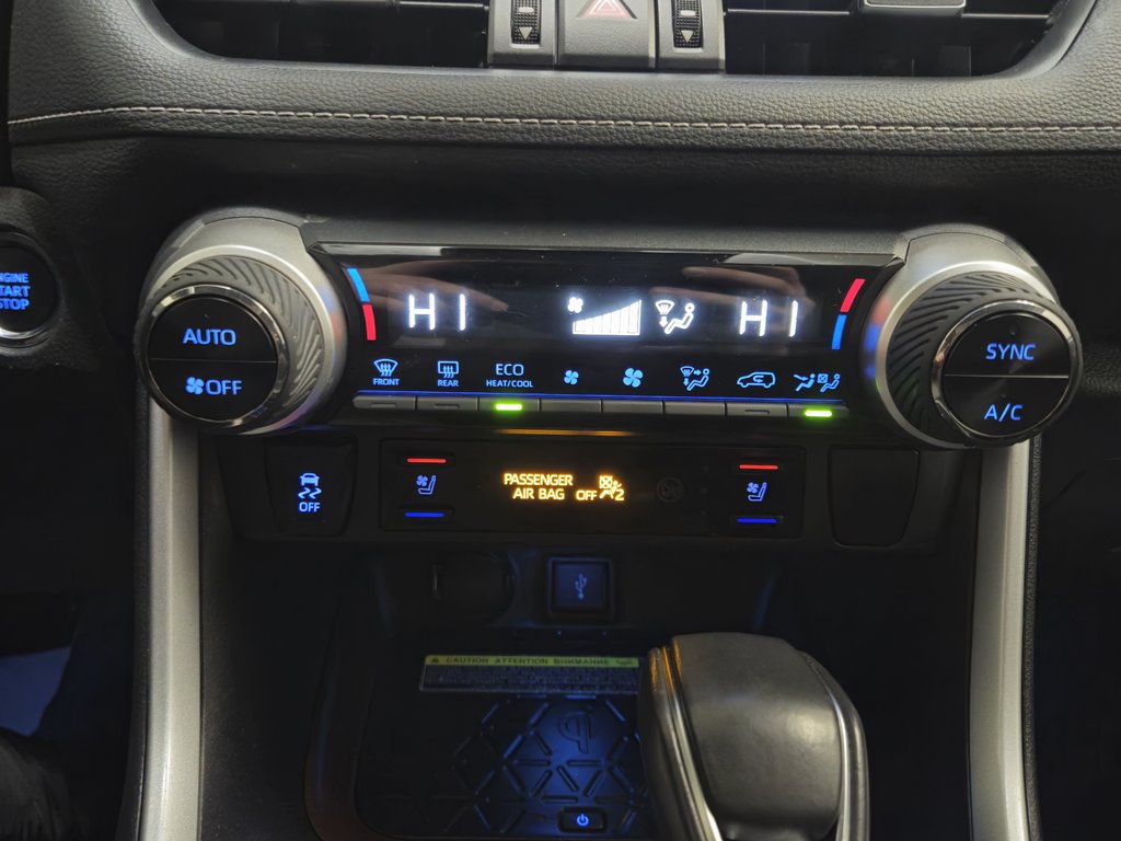 2021 Toyota RAV4 Limited AWD Toit Ouvrant Cuir Navigation in Terrebonne, Quebec - 15 - w1024h768px