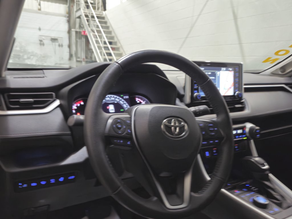 2021 Toyota RAV4 Limited AWD Toit Ouvrant Cuir Navigation in Terrebonne, Quebec - 17 - w1024h768px