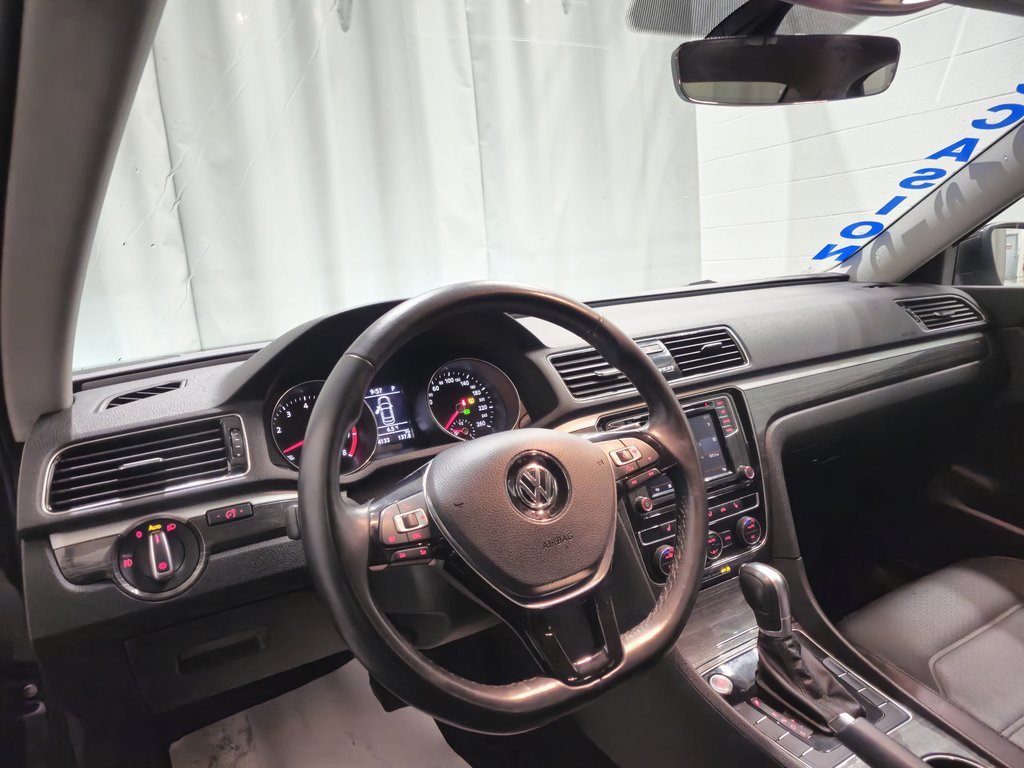 2018 Volkswagen Passat Comfortline Cuir Toit Bas Kilométrage in Terrebonne, Quebec - 18 - w1024h768px