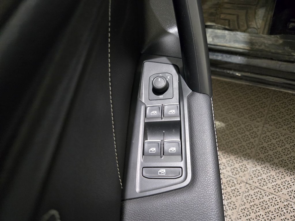 Volkswagen Tiguan Comfortline Cuir Caméra De Recul 2023 à Terrebonne, Québec - 9 - w1024h768px