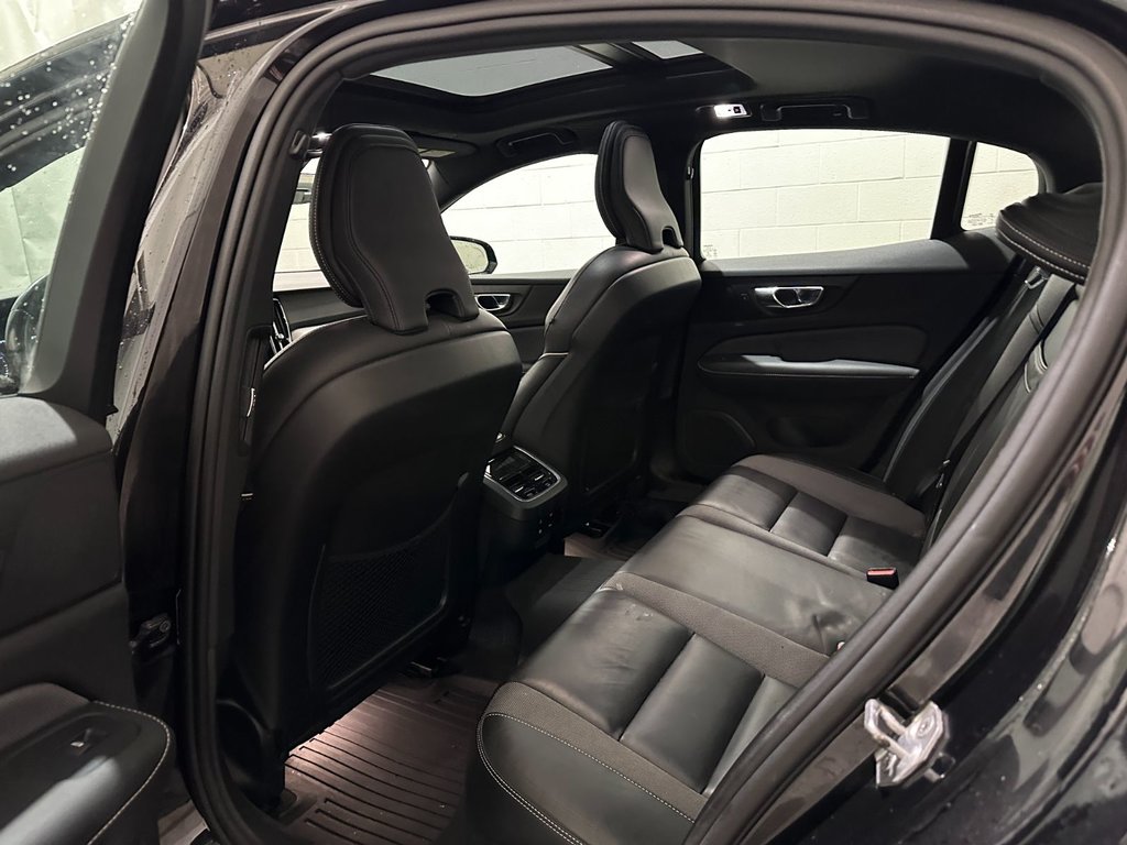 Volvo S60 T6 R-DESIGN AWD Toit Panoramique Cuir 2020 à Terrebonne, Québec - 28 - w1024h768px