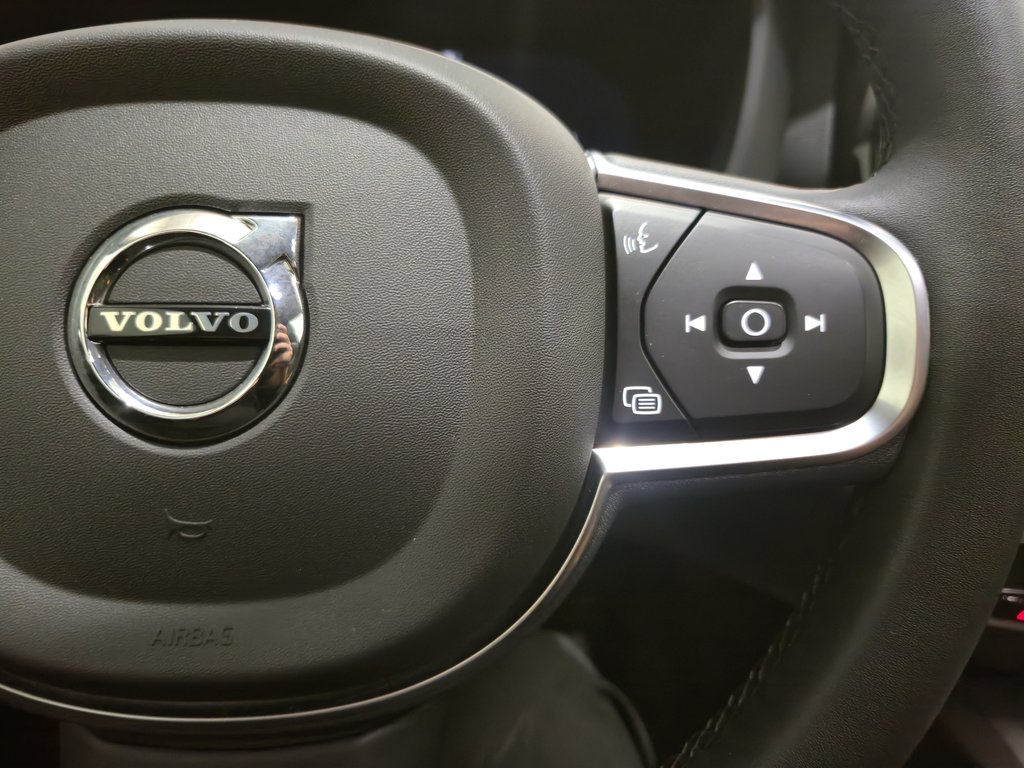 2024 Volvo XC60 Recharge Hybride Branchable T8 Core Dark Theme in Terrebonne, Quebec - 11 - w1024h768px