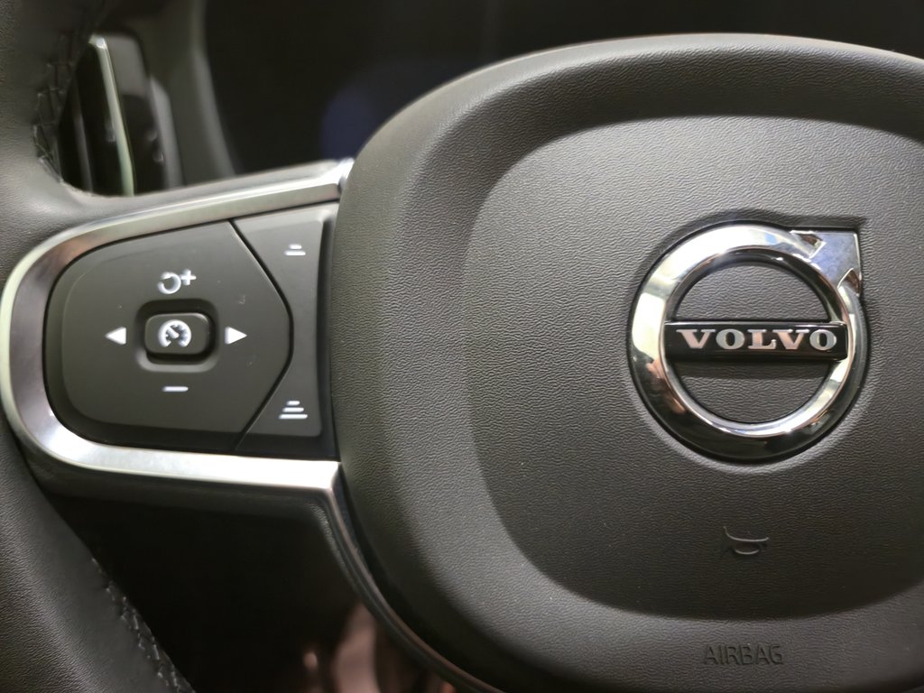 2024 Volvo XC60 Recharge Hybride Branchable T8 Core Dark Theme in Terrebonne, Quebec - 9 - w1024h768px