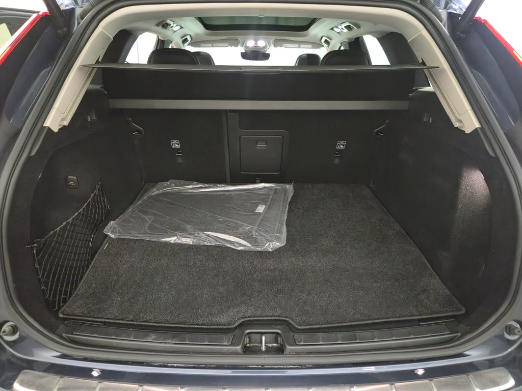 2024 Volvo XC60 Recharge Hybride Branchable T8 Core Dark Theme in Terrebonne, Quebec - 21 - w1024h768px