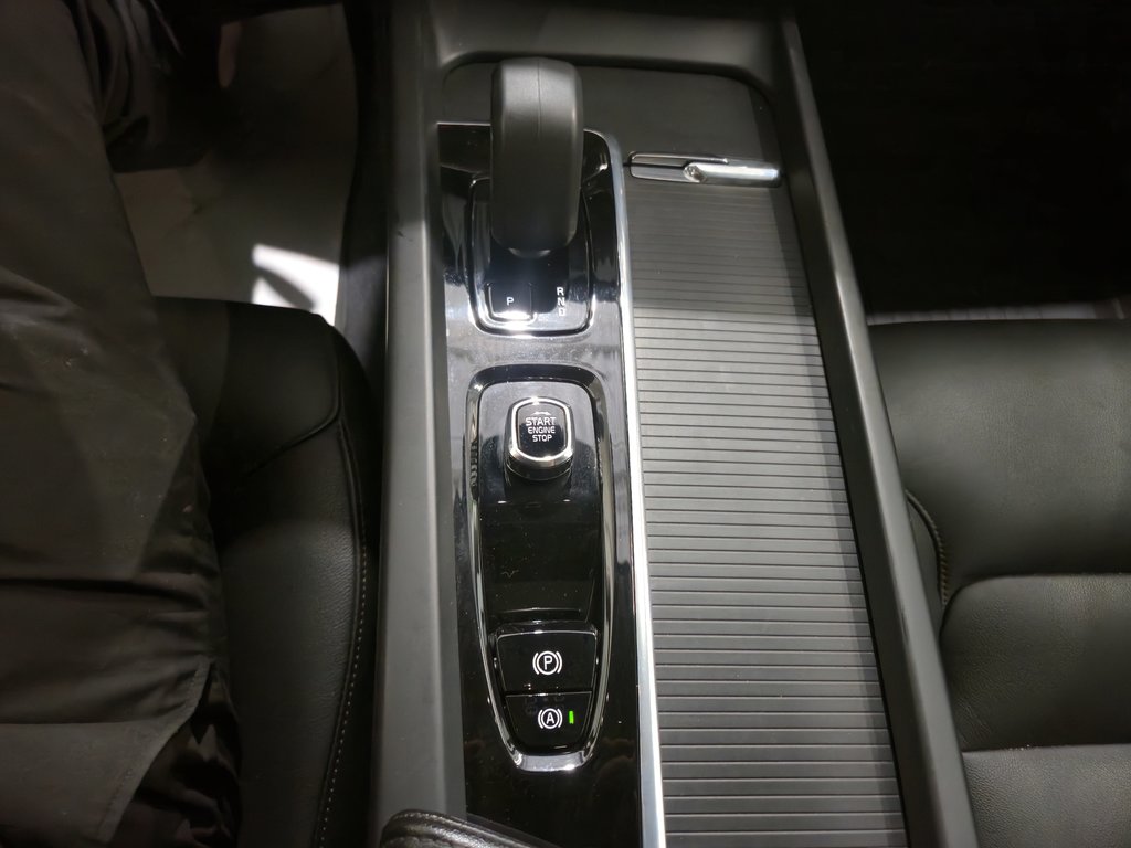 2024 Volvo XC60 Recharge Hybride Branchable T8 Core Dark Theme in Terrebonne, Quebec - 16 - w1024h768px