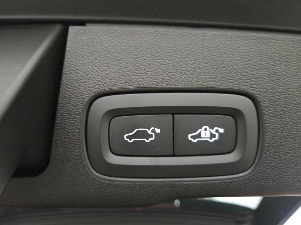 2024 Volvo XC60 Recharge Hybride Branchable T8 Core Dark Theme in Terrebonne, Quebec - 22 - w1024h768px