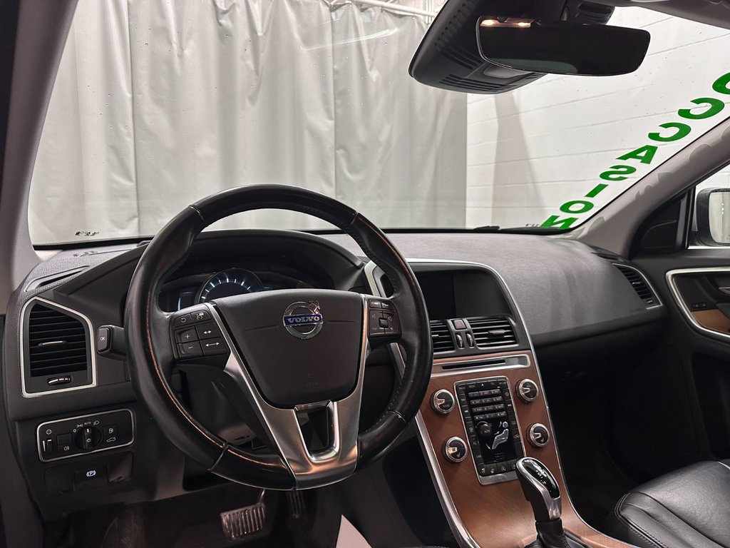 2017 Volvo XC60 T6 Drive-E Premier Cuir Toit Panoramique in Terrebonne, Quebec - 12 - w1024h768px