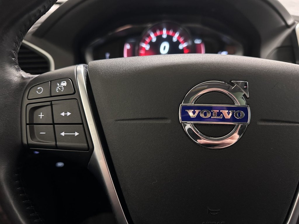 2017 Volvo XC60 T6 Drive-E Premier Cuir Toit Panoramique in Terrebonne, Quebec - 14 - w1024h768px