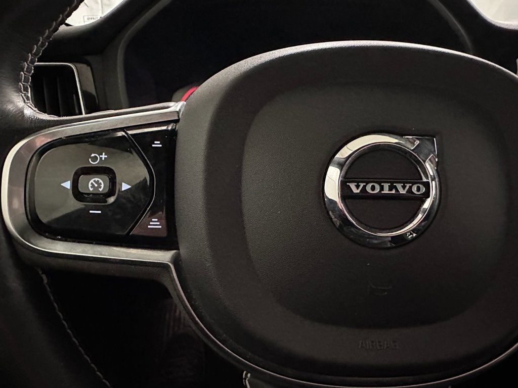 2020 Volvo XC60 T6 R-DESIGN AWD Toit Panoramique Navigation in Terrebonne, Quebec - 16 - w1024h768px