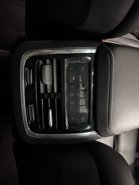 2020 Volvo XC60 T6 R-DESIGN AWD Toit Panoramique Navigation in Terrebonne, Quebec - 30 - w1024h768px