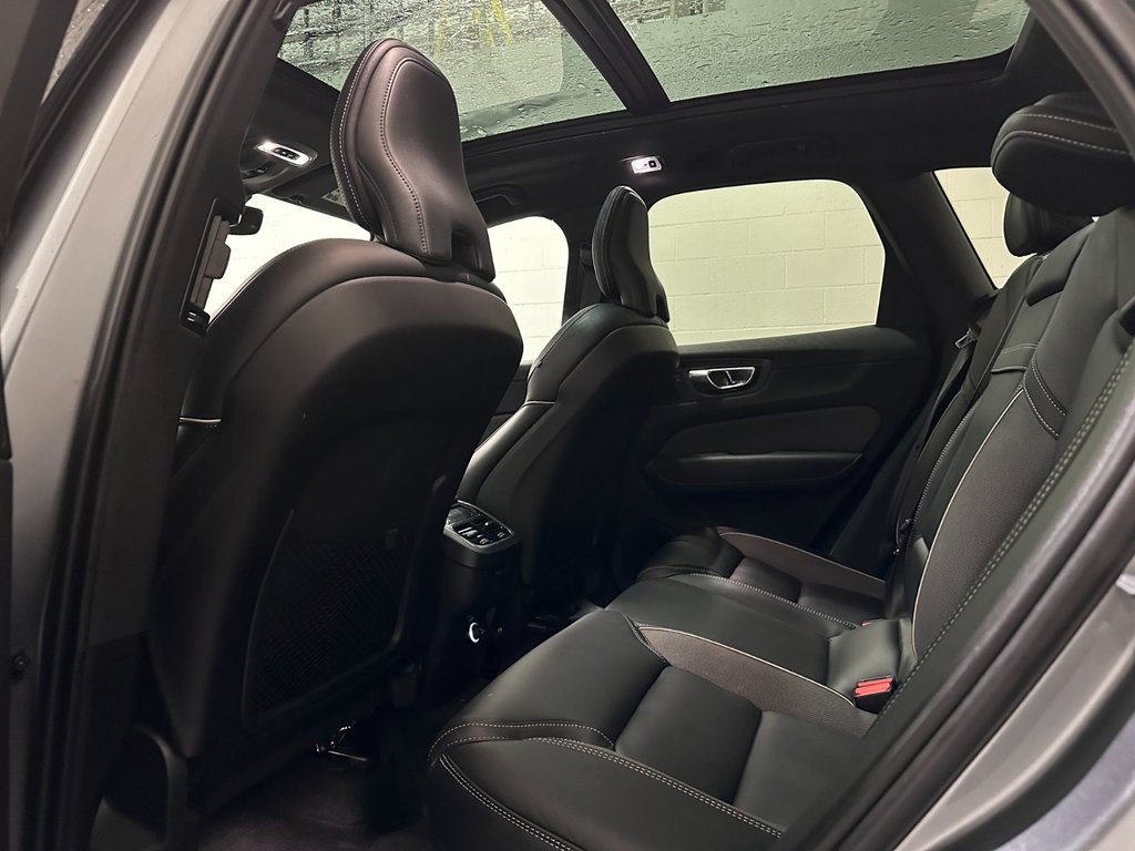 2020 Volvo XC60 T6 R-DESIGN AWD Toit Panoramique Navigation in Terrebonne, Quebec - 29 - w1024h768px