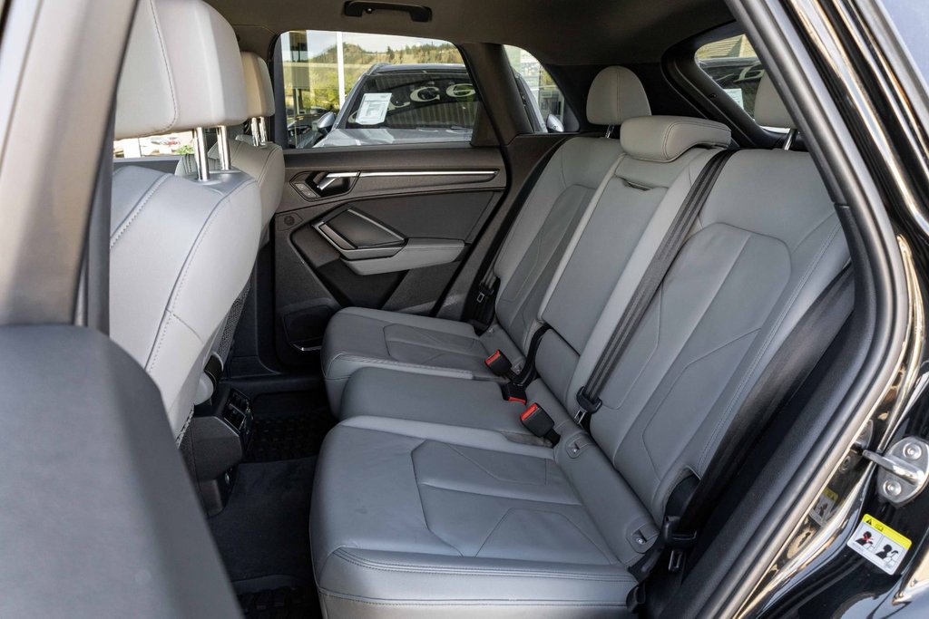 2020 Audi Q3 Technik quattro in Kamloops, British Columbia - 19 - w1024h768px