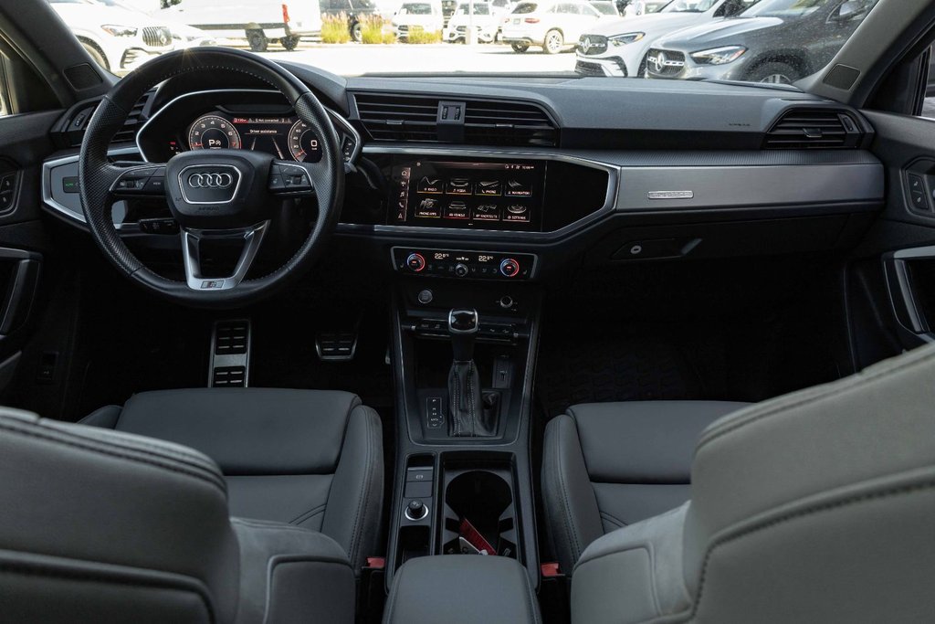 2020 Audi Q3 Technik quattro in Kamloops, British Columbia - 17 - w1024h768px