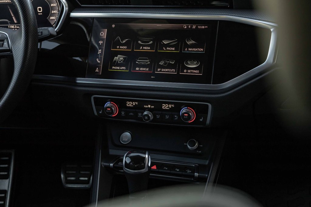 2020 Audi Q3 Technik quattro in Kamloops, British Columbia - 14 - w1024h768px