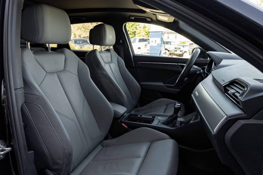 2020 Audi Q3 Technik quattro in Kamloops, British Columbia - 18 - w1024h768px