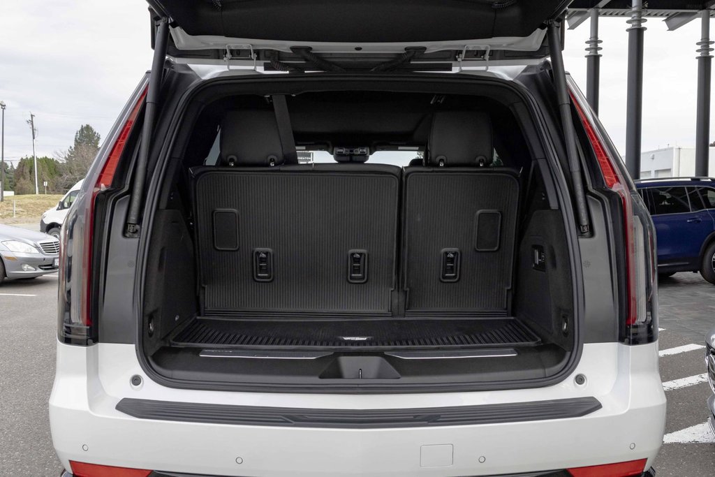 2023 Cadillac Escalade Sport in Kamloops, British Columbia - 5 - w1024h768px