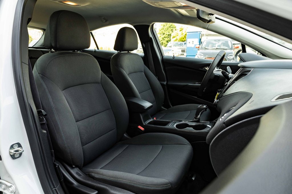 2017 Chevrolet Cruze LT Hatchback in Kamloops, British Columbia - 19 - w1024h768px