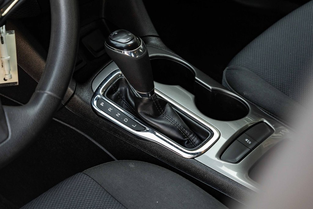 2017 Chevrolet Cruze LT Hatchback in Kamloops, British Columbia - 17 - w1024h768px