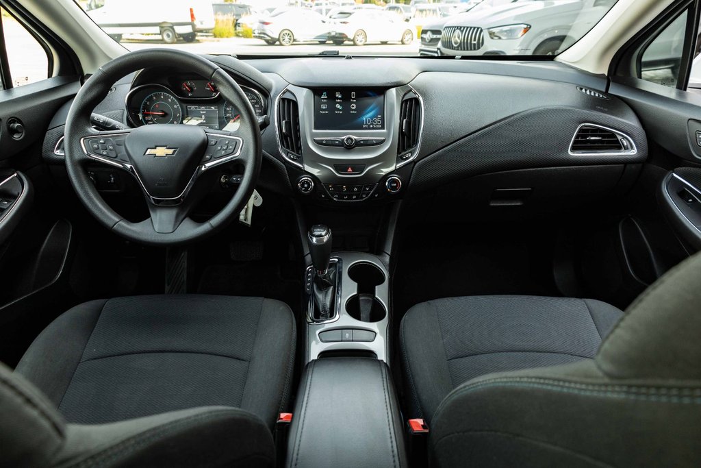 2017 Chevrolet Cruze LT Hatchback in Kamloops, British Columbia - 18 - w1024h768px