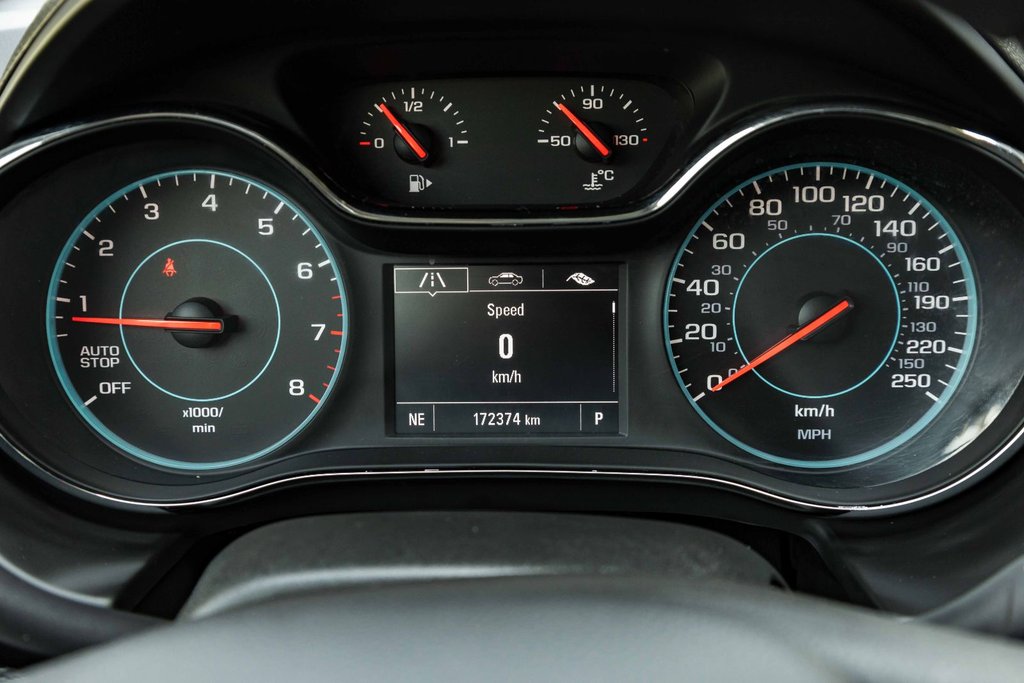 2017 Chevrolet Cruze LT Hatchback in Kamloops, British Columbia - 13 - w1024h768px