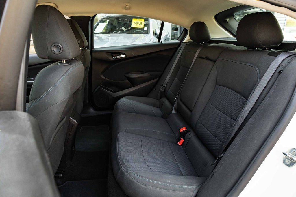 2017 Chevrolet Cruze LT Hatchback in Kamloops, British Columbia - 21 - w1024h768px