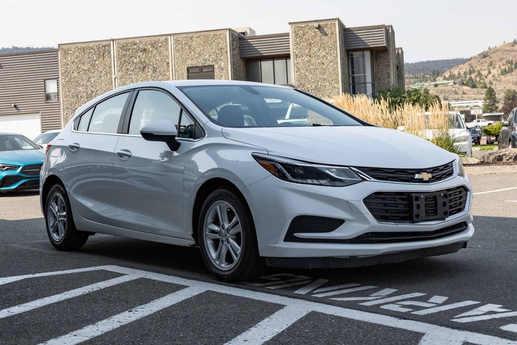 2017 Chevrolet Cruze LT Hatchback in Kamloops, British Columbia - 3 - w1024h768px