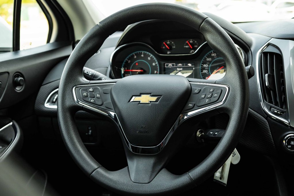 2017 Chevrolet Cruze LT Hatchback in Kamloops, British Columbia - 12 - w1024h768px