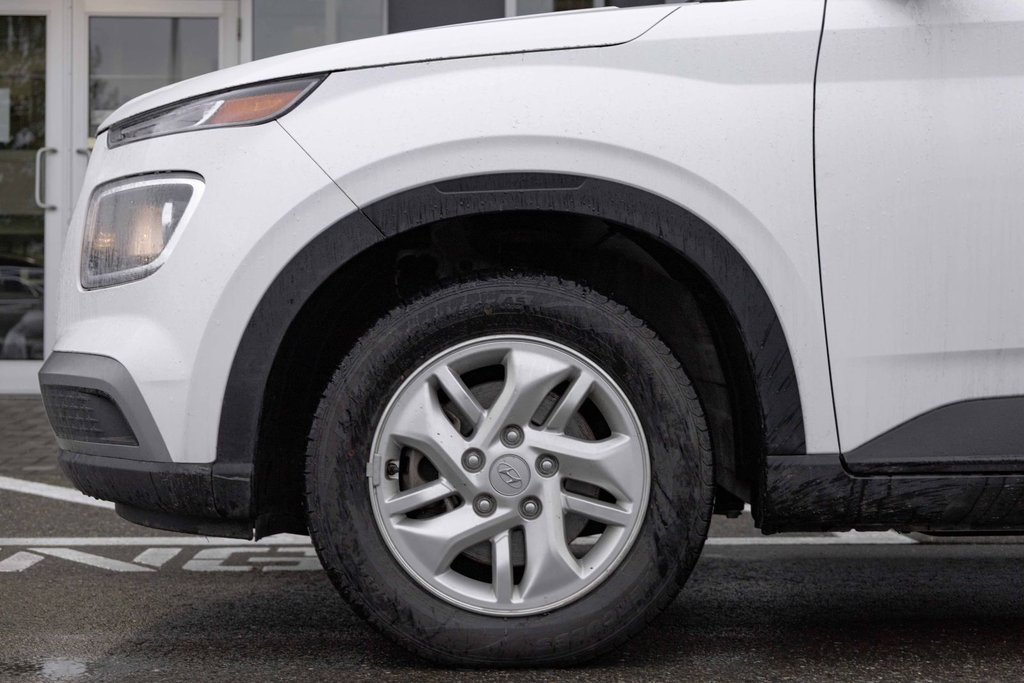 2023 Hyundai Venue FWD Preferred in Kamloops, British Columbia - 7 - w1024h768px