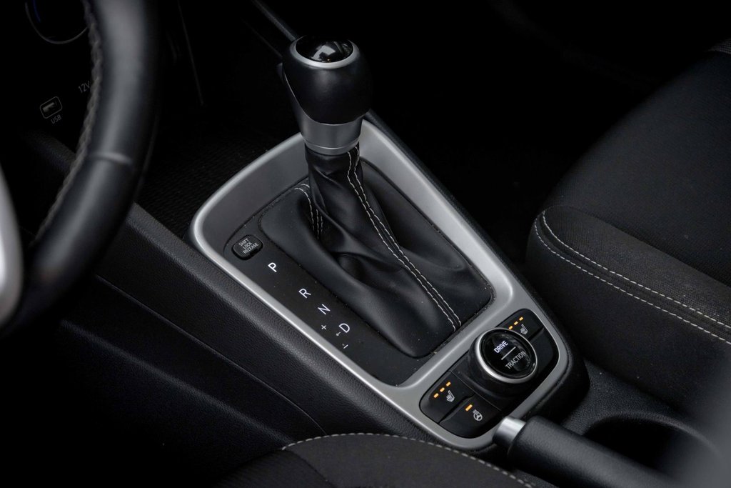 2023 Hyundai Venue FWD Preferred in Kamloops, British Columbia - 15 - w1024h768px