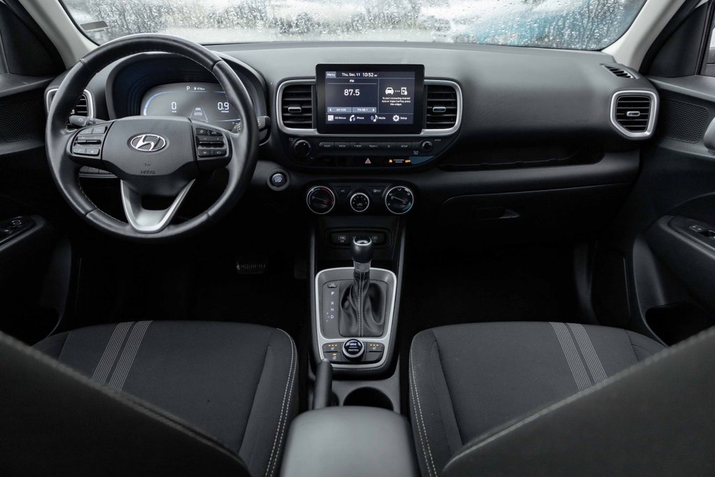 2023 Hyundai Venue FWD Preferred in Kamloops, British Columbia - 16 - w1024h768px