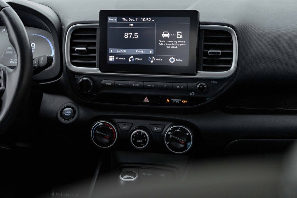 2023 Hyundai Venue FWD Preferred in Kamloops, British Columbia - 13 - w1024h768px