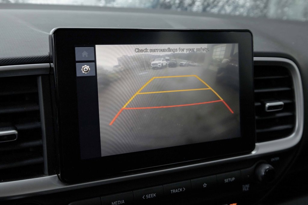 2023 Hyundai Venue FWD Preferred in Kamloops, British Columbia - 14 - w1024h768px