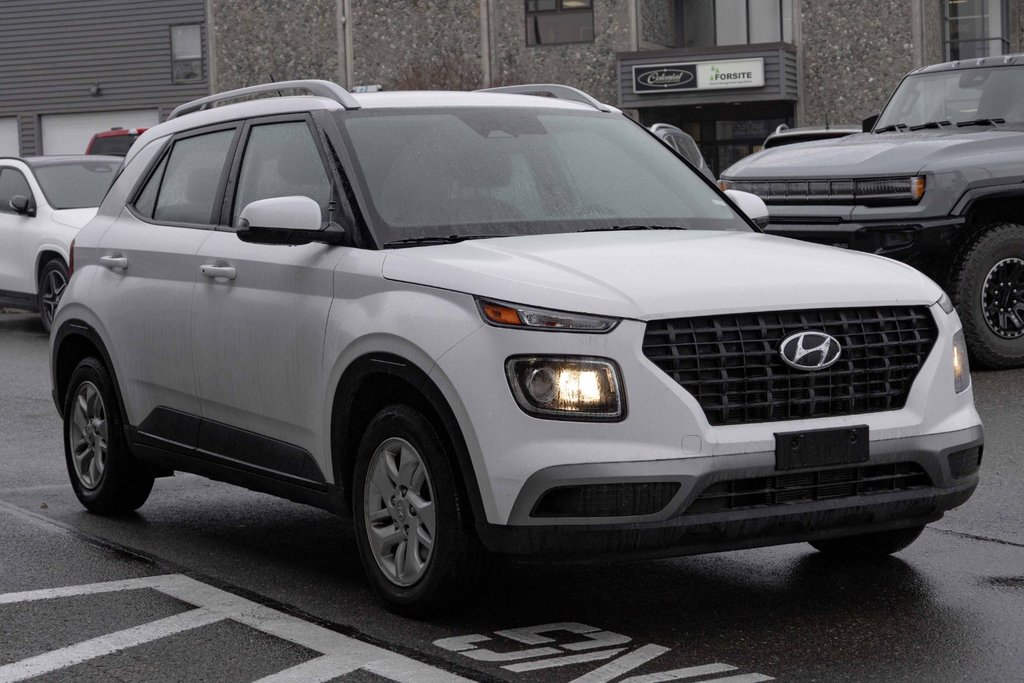 2023 Hyundai Venue FWD Preferred in Kamloops, British Columbia - 3 - w1024h768px