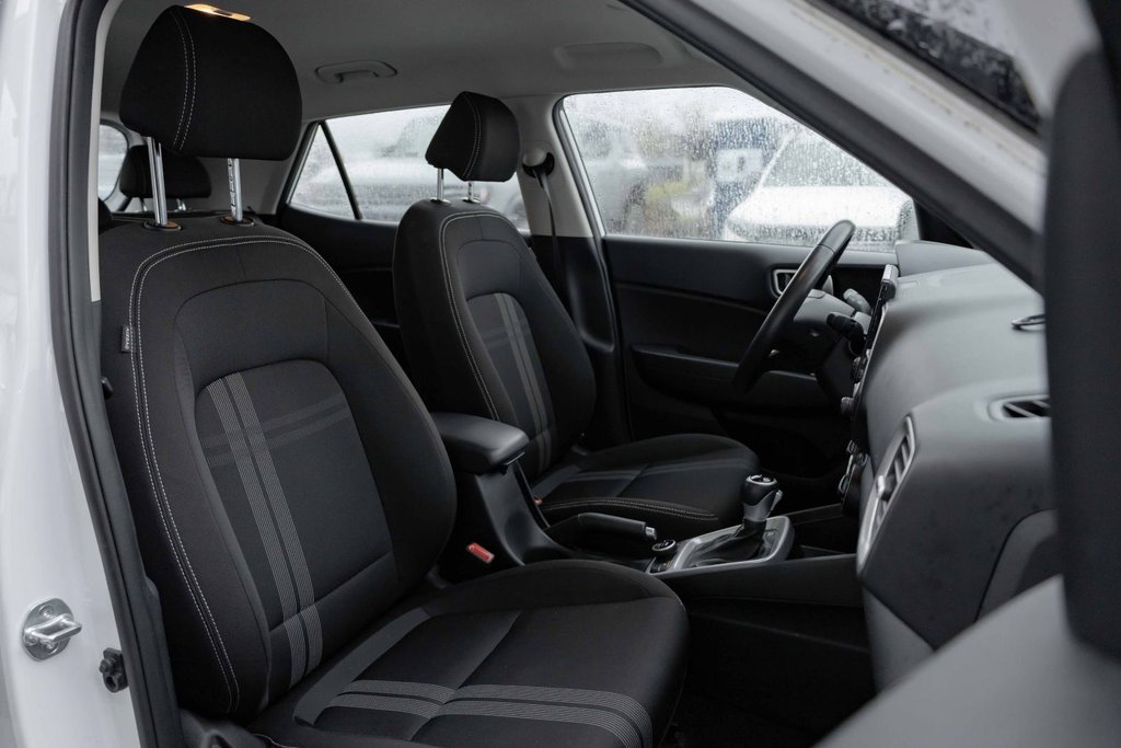 2023 Hyundai Venue FWD Preferred in Kamloops, British Columbia - 9 - w1024h768px