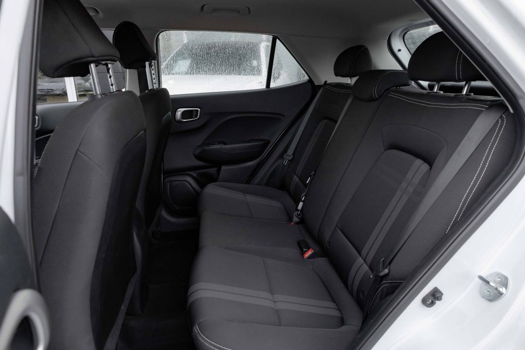 2023 Hyundai Venue FWD Preferred in Kamloops, British Columbia - 17 - w1024h768px